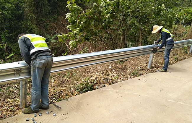 晋城高速公路护栏的定期维护与保养